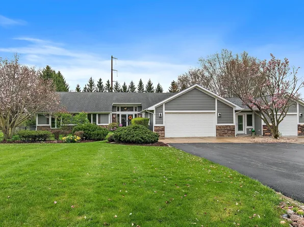 39W343 Hogan Hl, Elgin, IL 60124