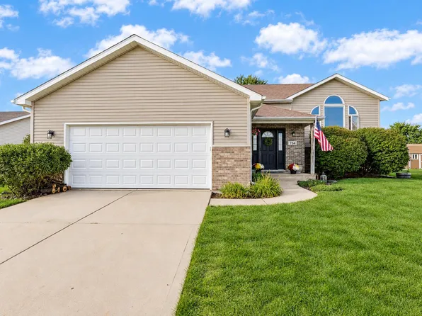 754 Carriage Dr, Lowell, IN 46356