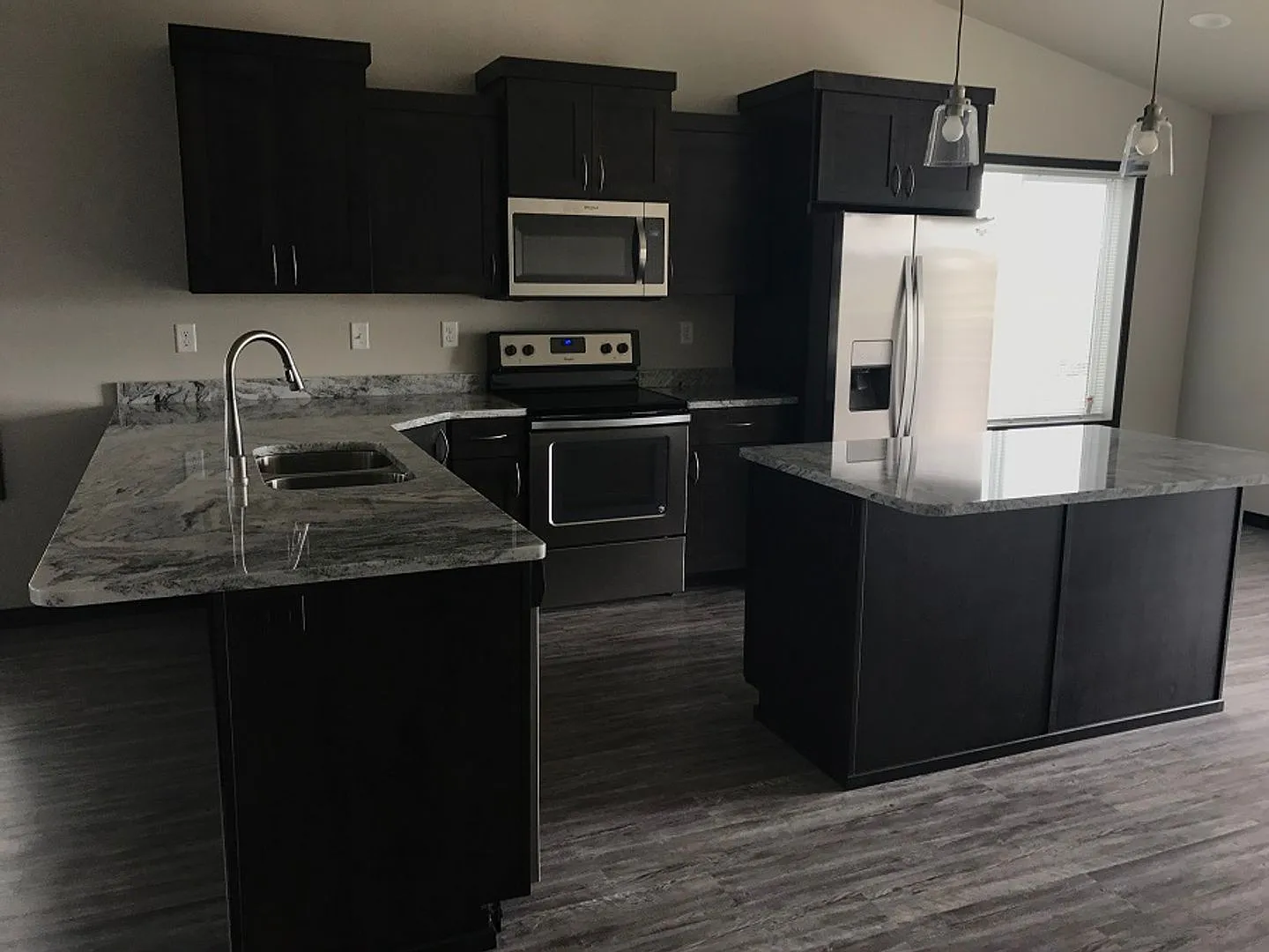 4 Bed 3 Bath Single Family Home — Photo 2