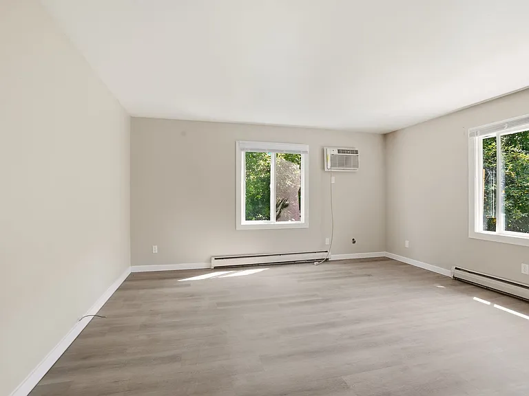720 E Saint Paul Ave #4 — Photo 4