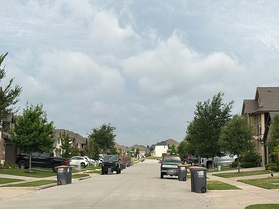 5th image of 805 Edinburgh Dr