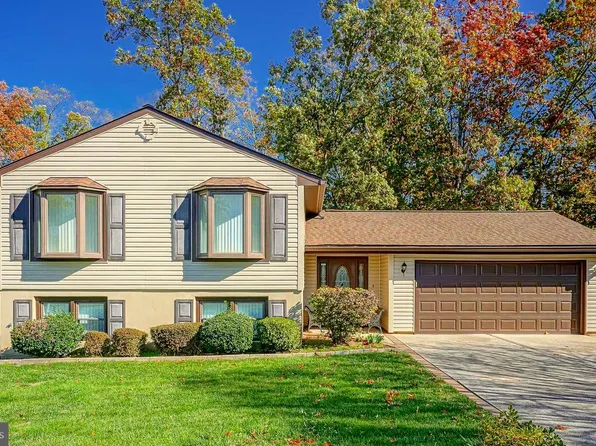 1618 White Cedar Ln, Williamstown, NJ 08094