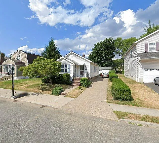 Cleveland Ave — Photo 1