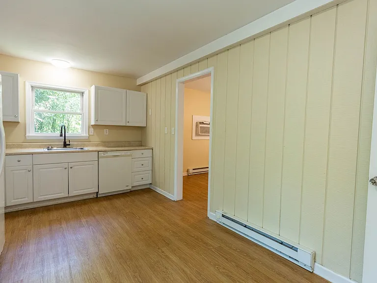 160B Greenwood Rd — Photo 7