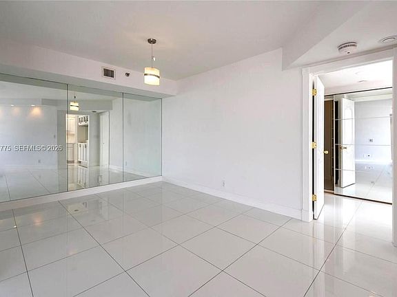 3rd image of 1000 W Island Blvd APT 2410