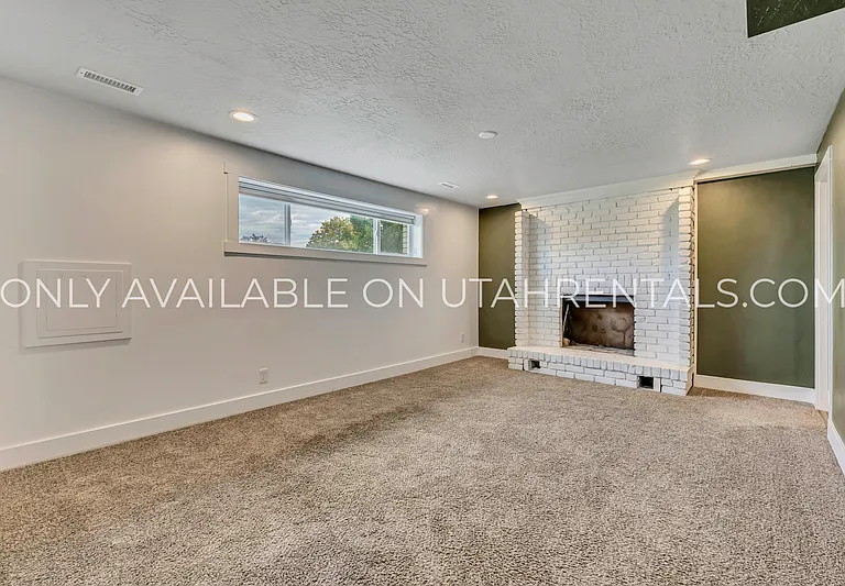 336 E Rena Ave — Photo 16