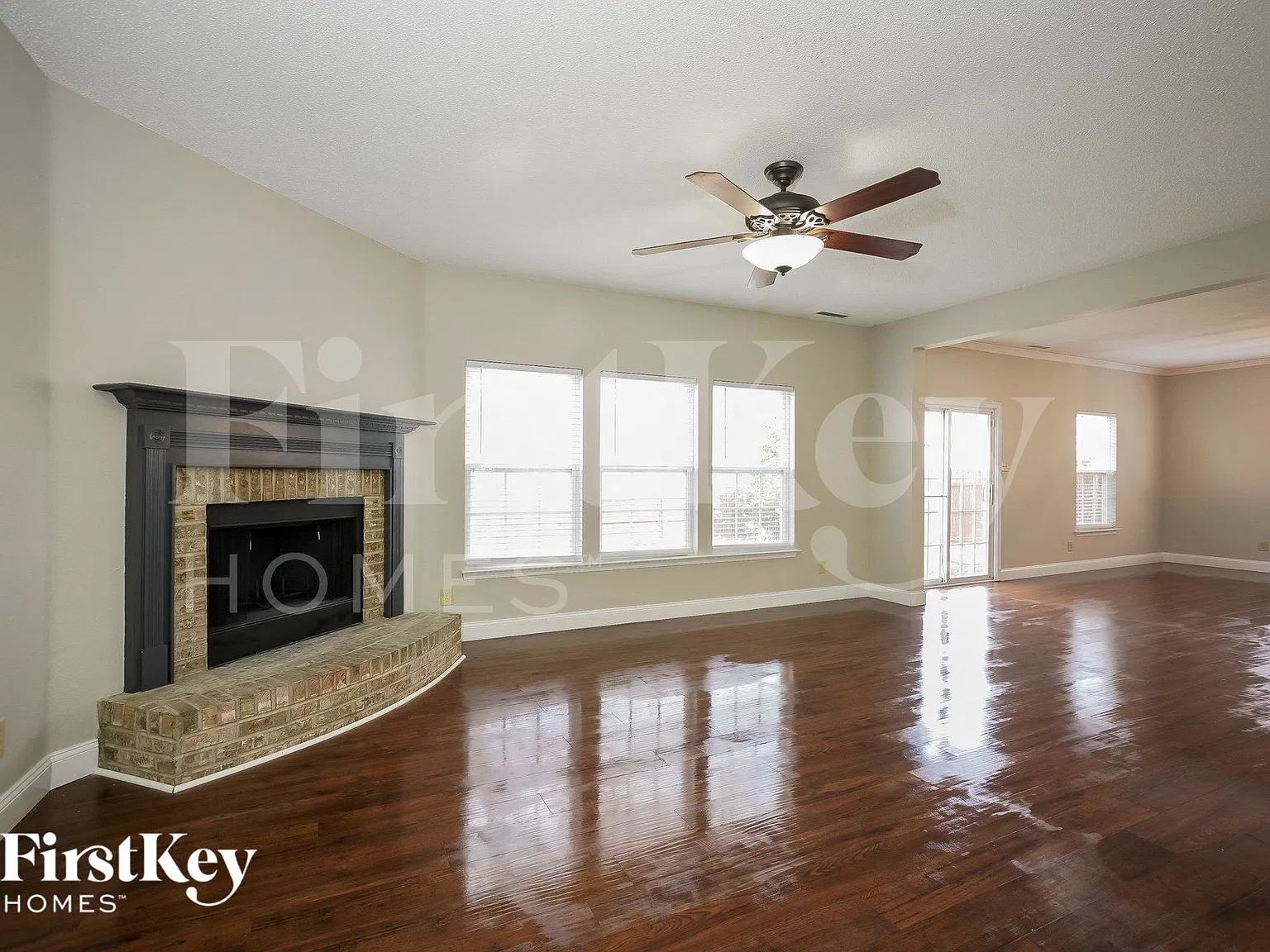 4 bed, 2.5 bath, 2938 sqft, $2,660 — Photo 2