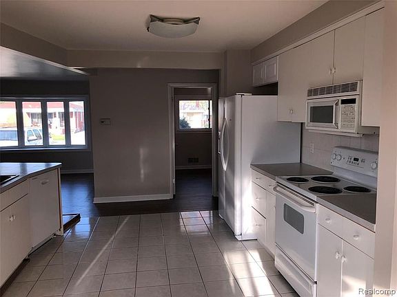 3rd image of 25907 Princeton St