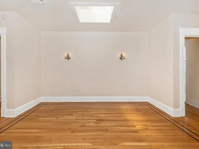 231 N Market St #3 — Photo 8