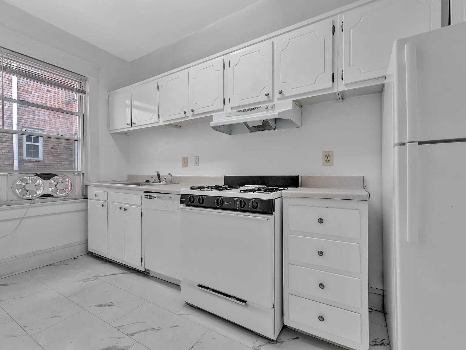 One Month Free Rent! — Photo 4