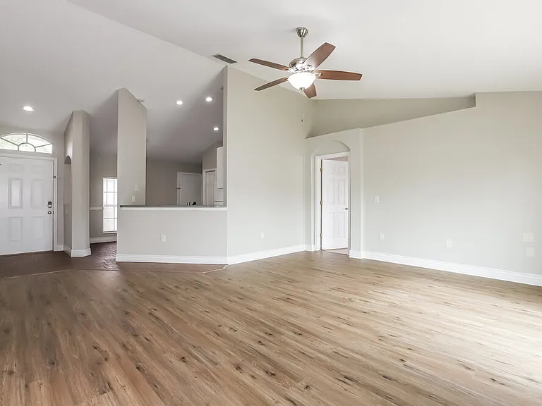 1586 Caroline Ct — Photo 5