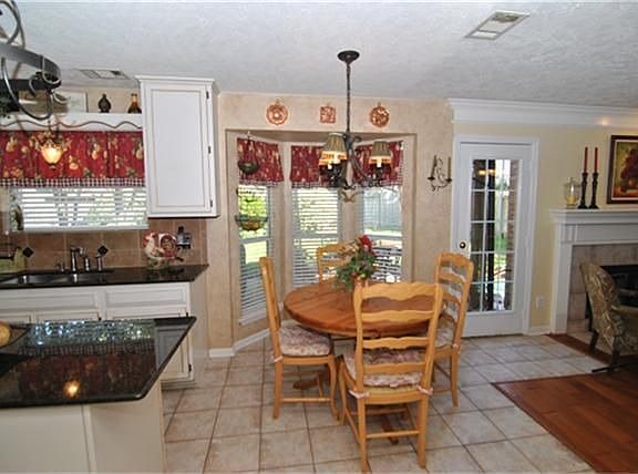 4th image of 20811 Whitevine Way
