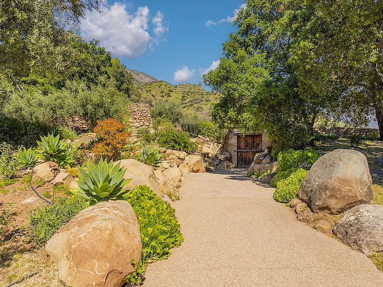 100000 Foothill Rd — Photo 15