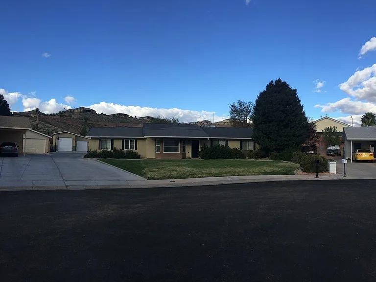 1743 W Green Valley Ln — Photo 16