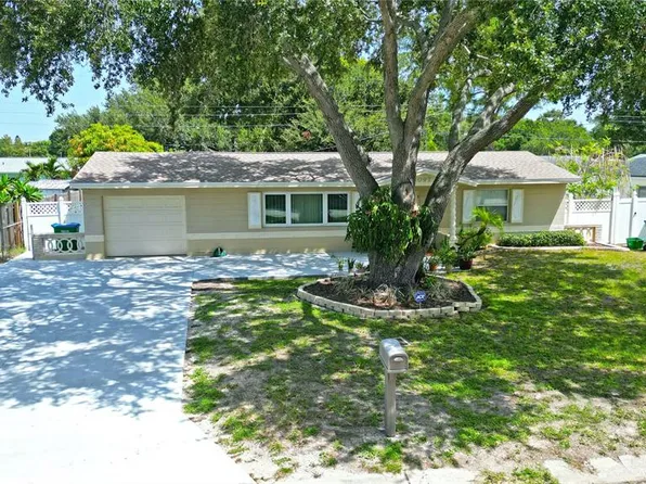 6097 45th Ave N, Kenneth City, FL 33709