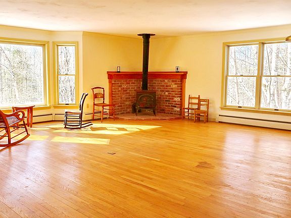 5th image of 637 Wallace Hill Road