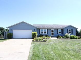 54661 Ridgeview Cir, Paw Paw, MI 49079