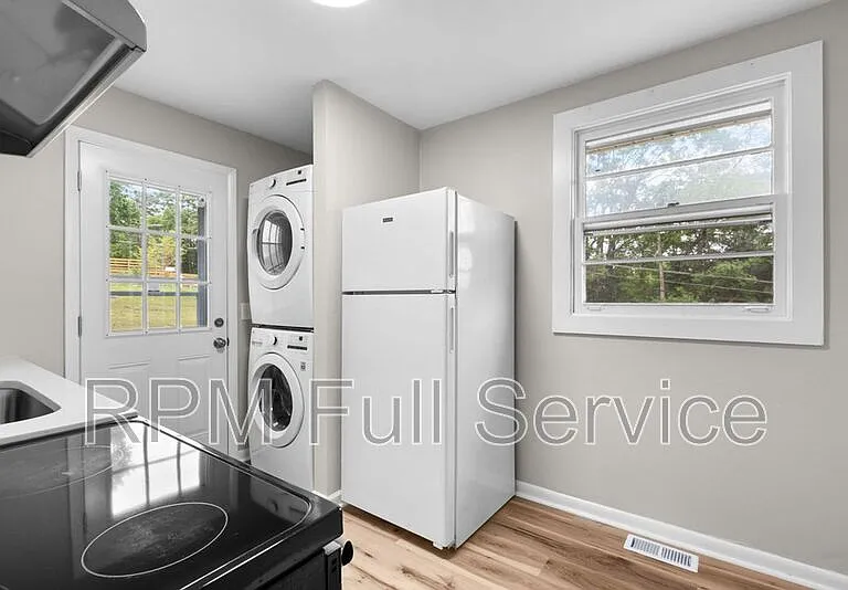895 W Sharpe Ave #B — Photo 19