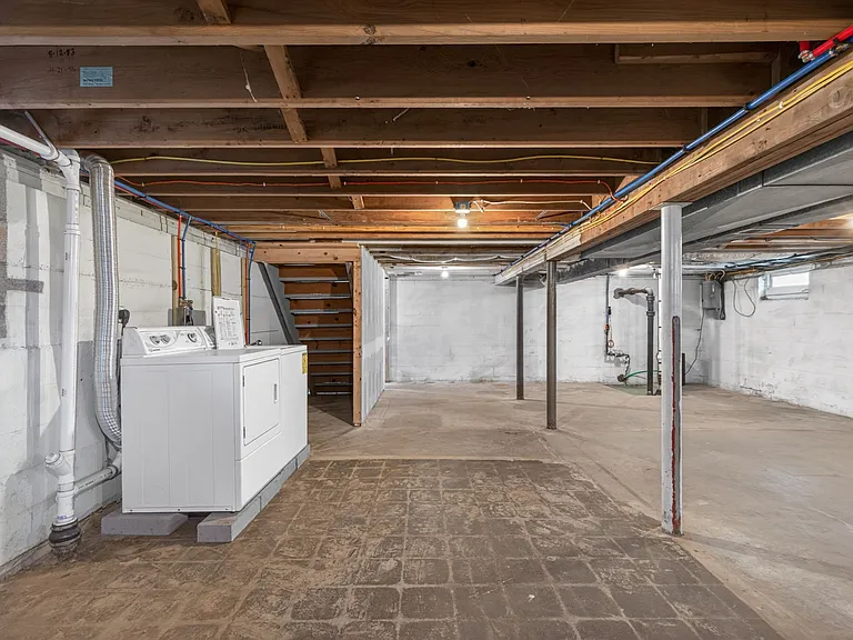 614 Park Ave — Photo 30