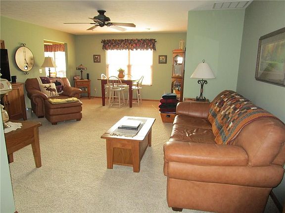 4th image of 424 Deerwood Dr