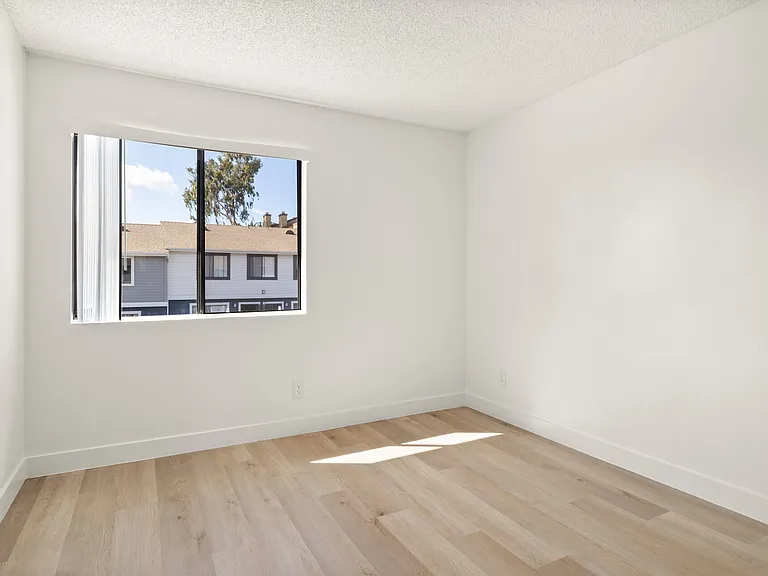 Terre at E Bradley — Photo 10