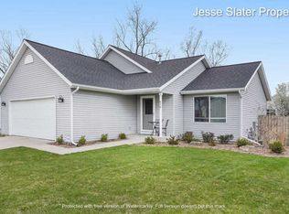 610 Clover Ridge Ave NW, Grand Rapids, MI 49504