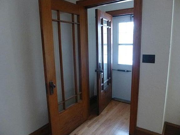 3rd image of 3251 S Kinnickinnic Ave