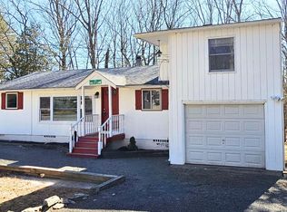 103 Holly Ln, Dingmans Ferry, PA 18328