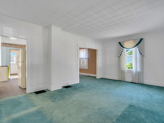 4th image of 124 Walnut St