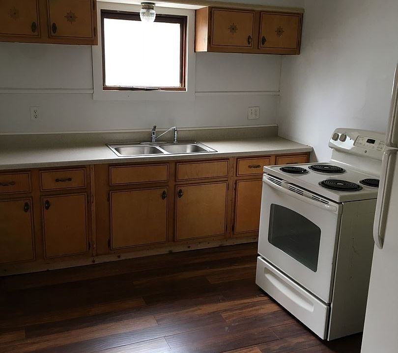 2nd image of 447 W 4th St APT C