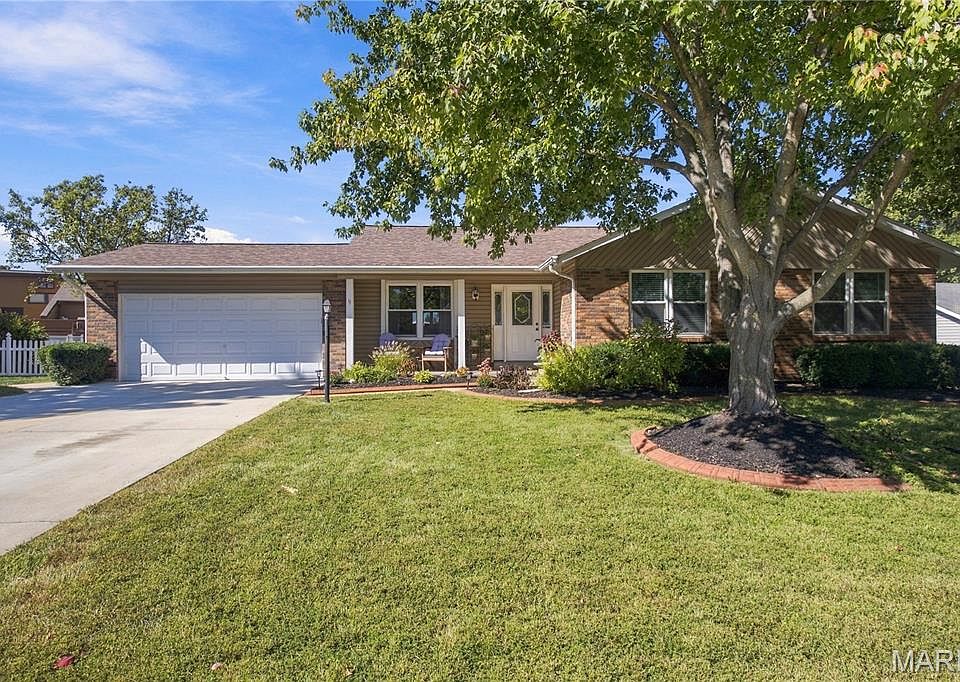 1st image of 733 Cedar Glen Dr