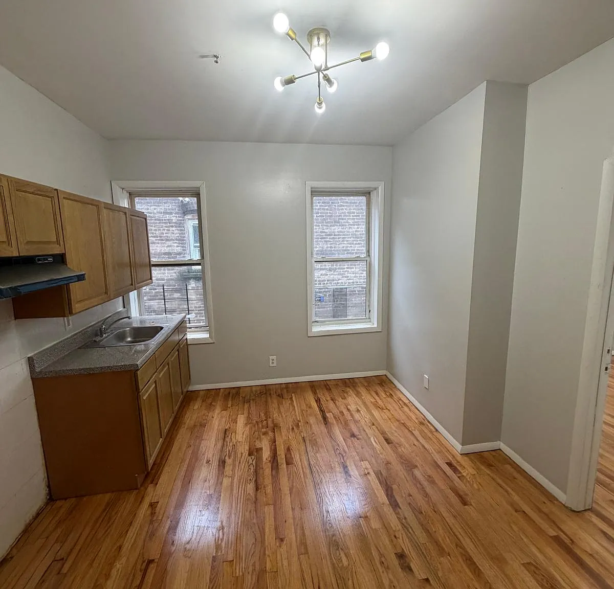 3 bed, $1,900 — Photo 1