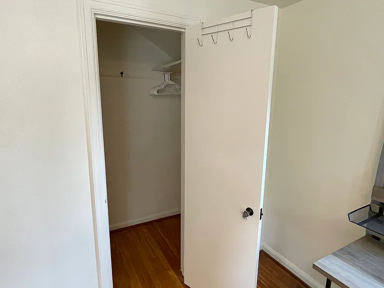 106 N Scott St — Photo 14