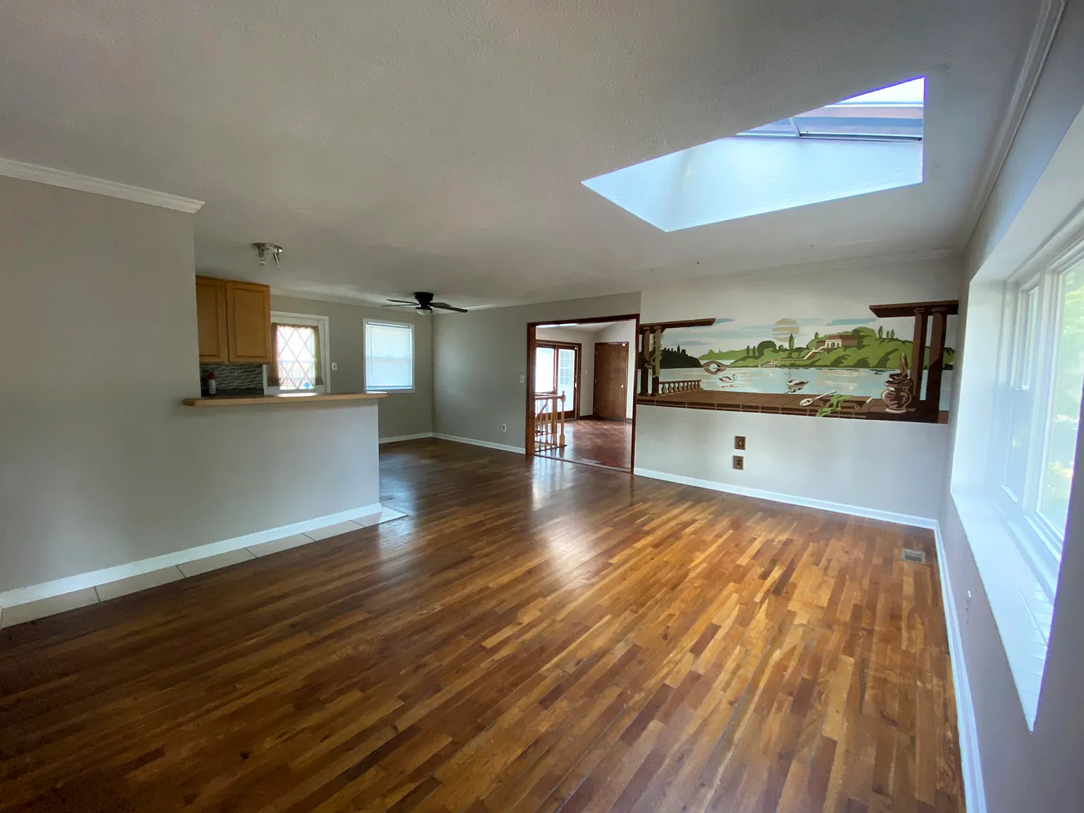 3 bed, 2400 sqft, $3,300 — Photo 3