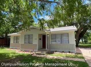 1124 2nd St, Clute, TX 77531