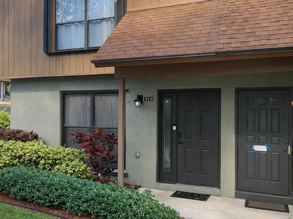 818 Sandtree Dr, Palm Beach Gardens, FL 33403