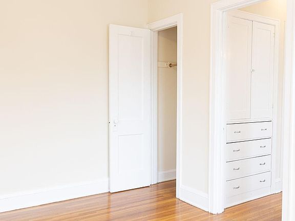 5th image of 183 Chatsworth St S #108