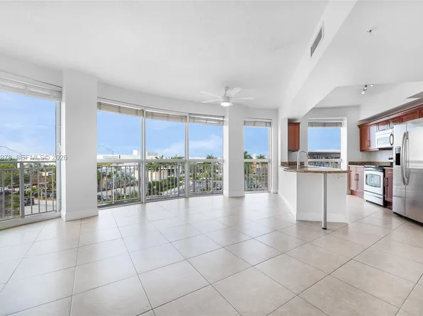 7270 SW 88th St APT B303, Miami, FL 33156