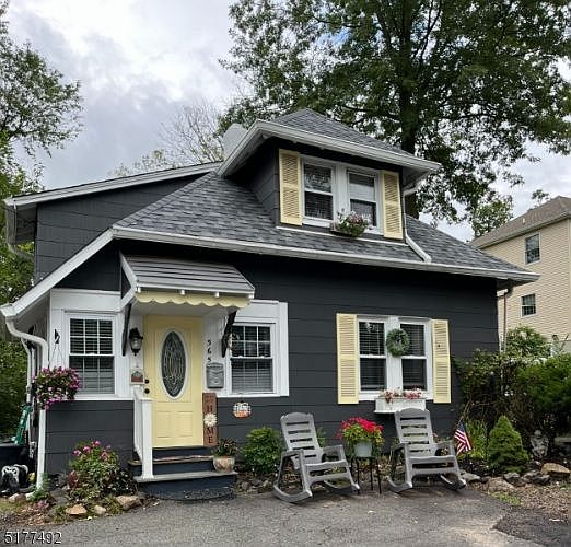 2nd image of 565 Eagle Rock Ave