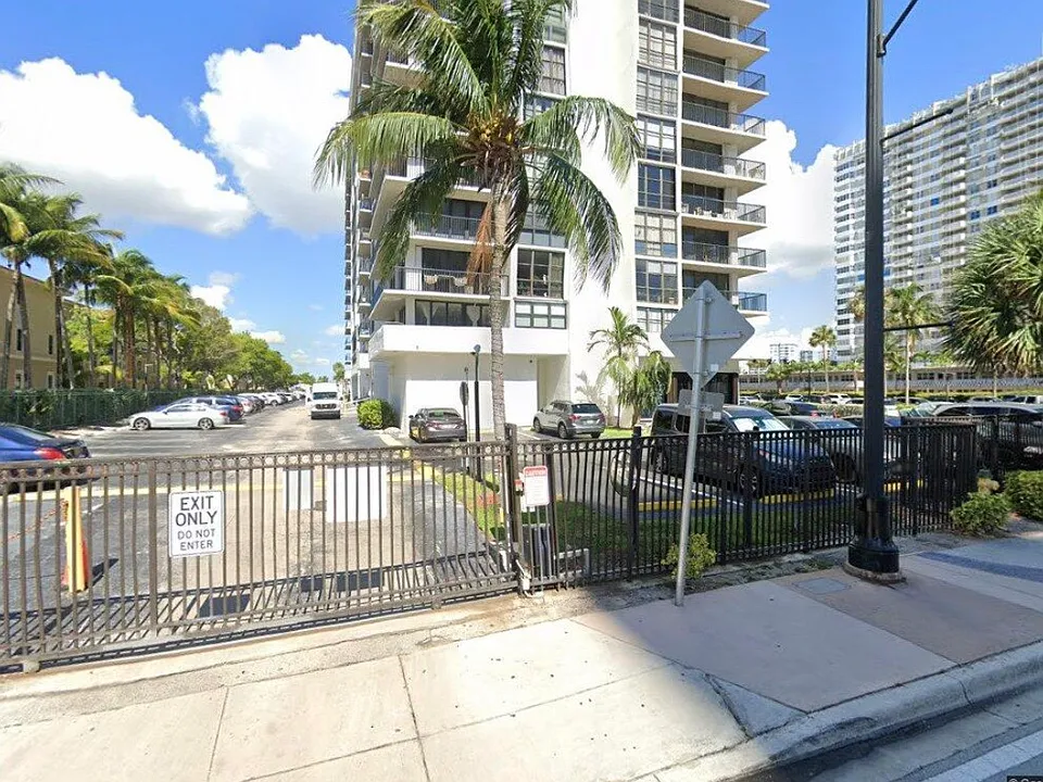 2049 S Ocean Dr #1104