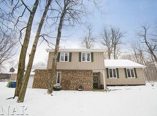 106 Ridge Dr, Lexington, IL 61753