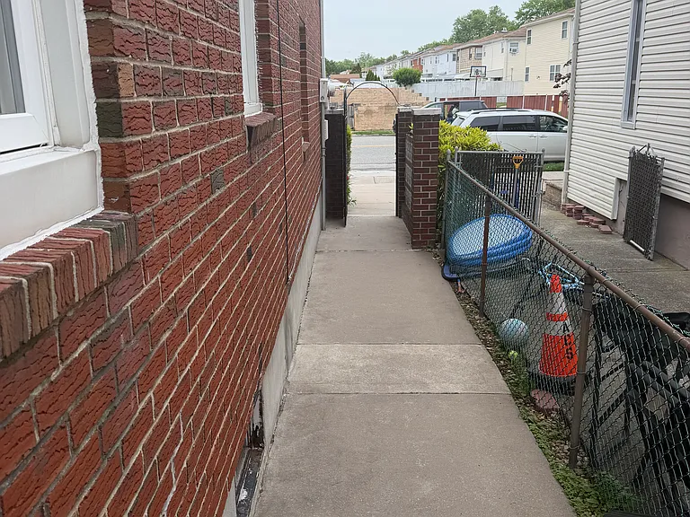 Caswell Ave — Photo 14