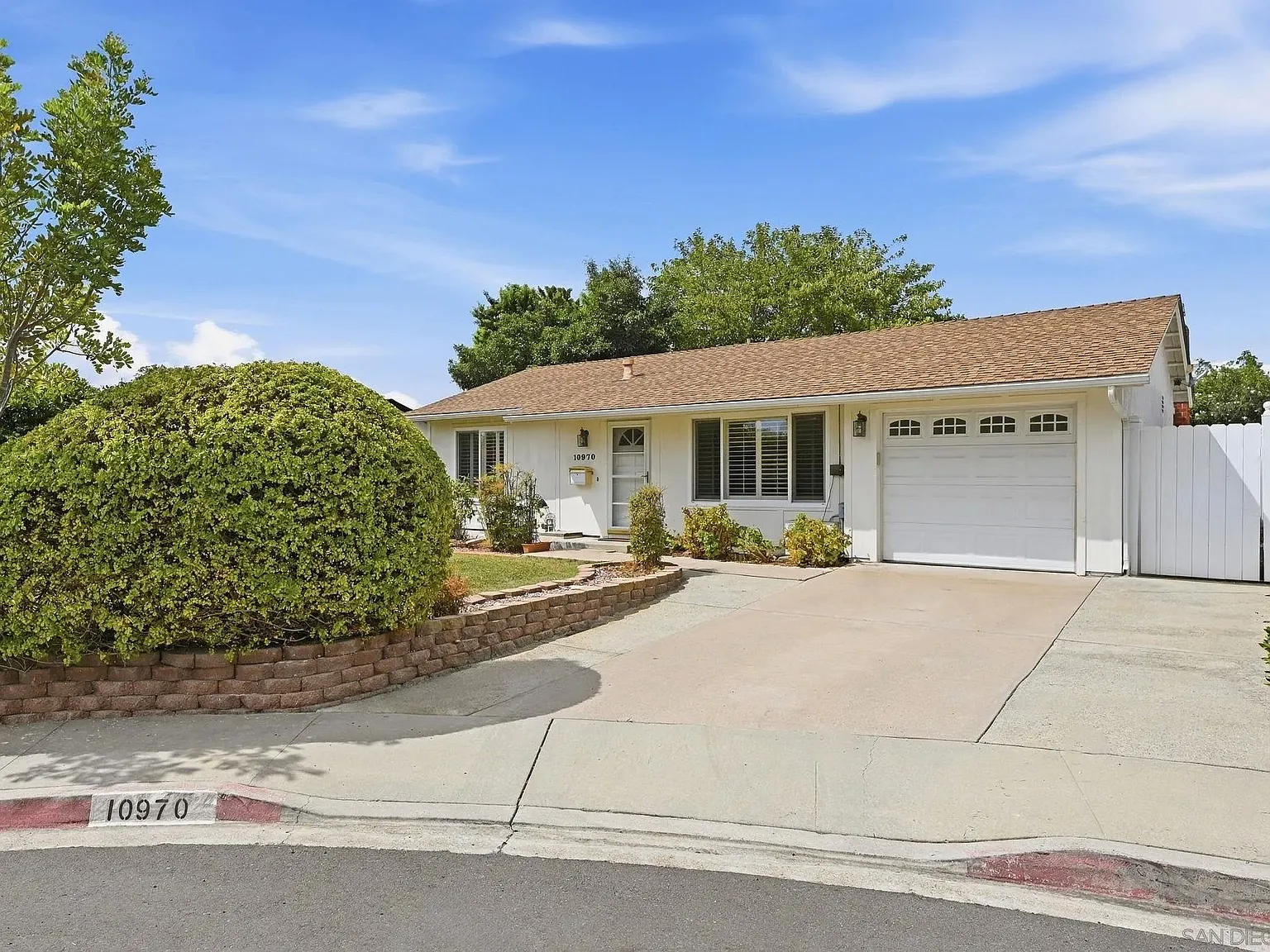 3 bed, 2.0 bath, 1088 sqft, $4,500 — Photo 2