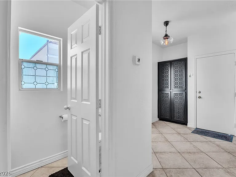 1409 Sycamore Spring Ct — Photo 8