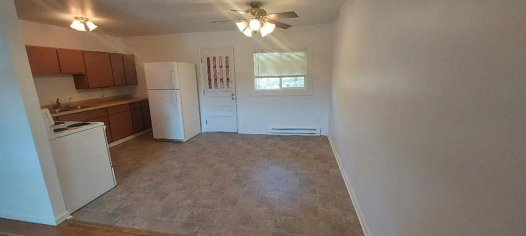104 Bennett — Photo 3