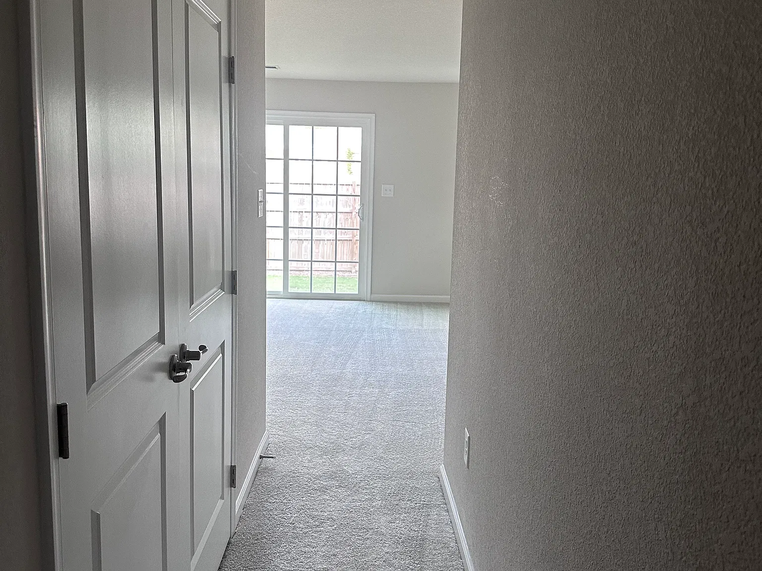 3 bed, 1916 sqft, $2,595 — Photo 3
