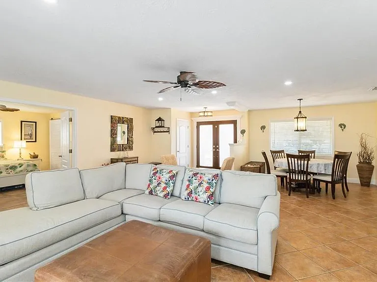 6711 Avenue C — Photo 3