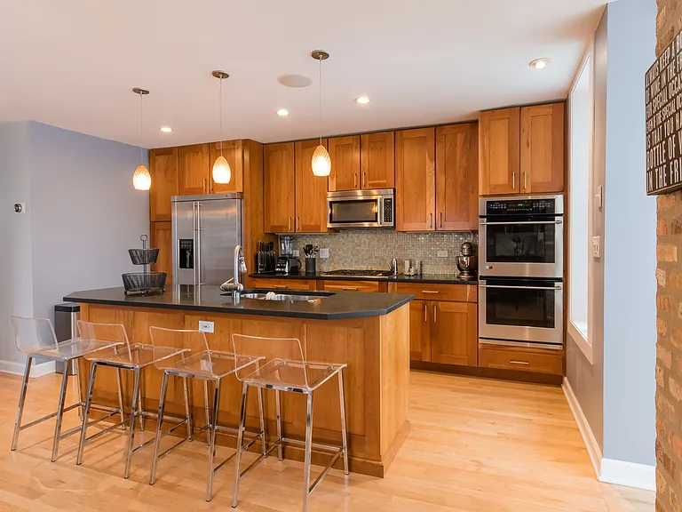 2200 N Leavitt St #3 — Photo 10