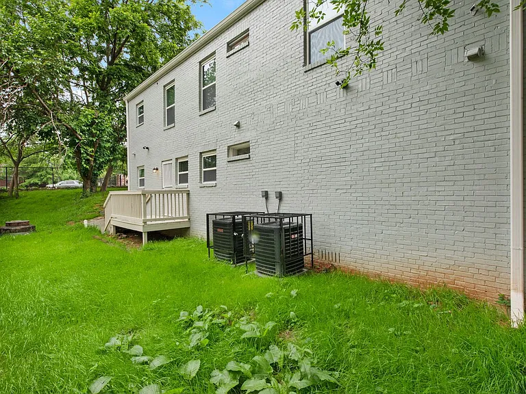 636 Francis Pl NW #B — Photo 26
