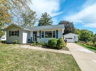 405 S 4th St, Mount Horeb, WI 53572